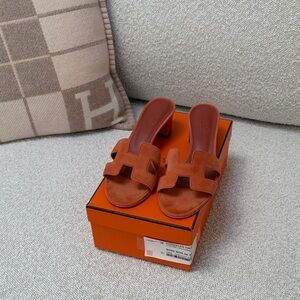 Hermes Brand New Suede Oasis Sandal in Rose Bois De Santal